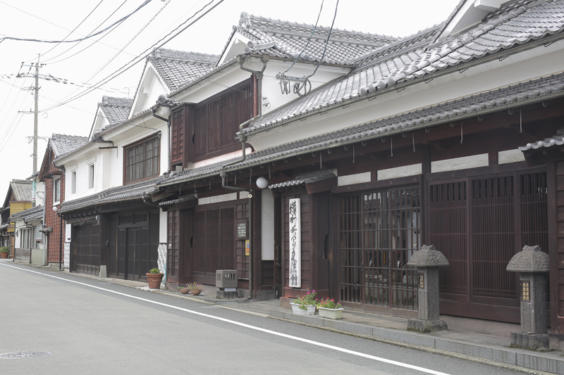 昔ながらの建物が残る八女市福島地区