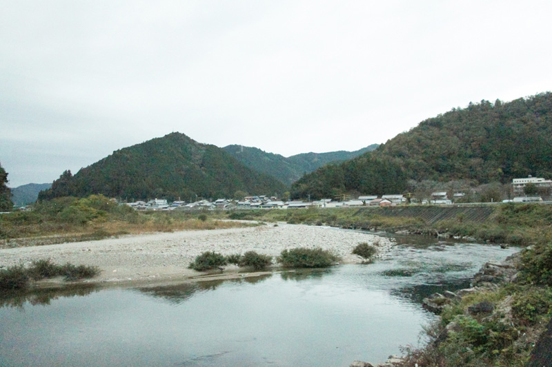 市内を流れる板取川