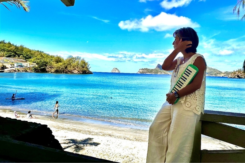 50代で大ジャンプ！世界遺産・小笠原諸島へ移住。介護士が奏でる、海辺の音楽ライフ。 | 移住ストーリー