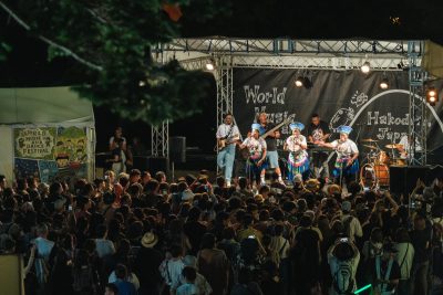 函館で世界を旅する夏。「はこだて国際民俗芸術祭」で出会う音楽と文化 | 地域のトピックス