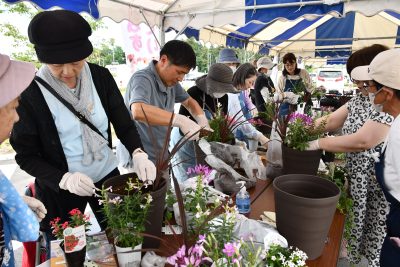 ガーデニング教室みんなで楽しく寄せ植えをしてみませんか？ | 地域のトピックス