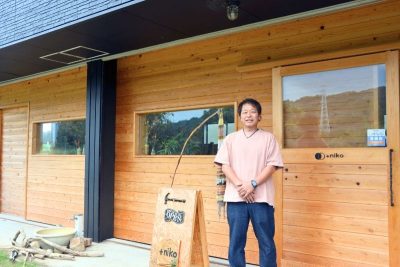 50歳を過ぎて踏み出した新たな夢。教員を辞め、木から安らぎを感じられる木工房をオープン | 移住ストーリー